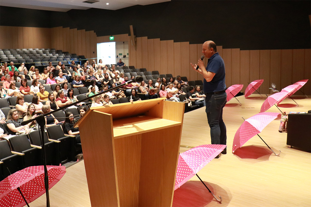 Núcleo de Educação em Câncer do HA lança Talento Rosa 2019 para 170 educadores de Barretos e região