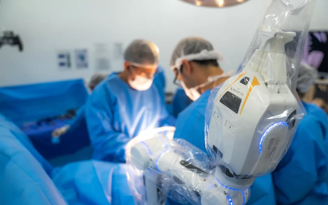 Hospital de Amor realiza cirurgia inédita no SUS com auxílio de robô