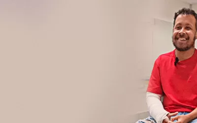 Marcas na memória e na pele: conheça a história do Mateus, paciente do HA e fã de futebol