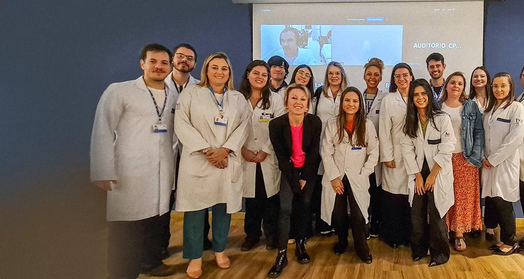 Biobanco do HA recebe treinamento de equipe do IARC França