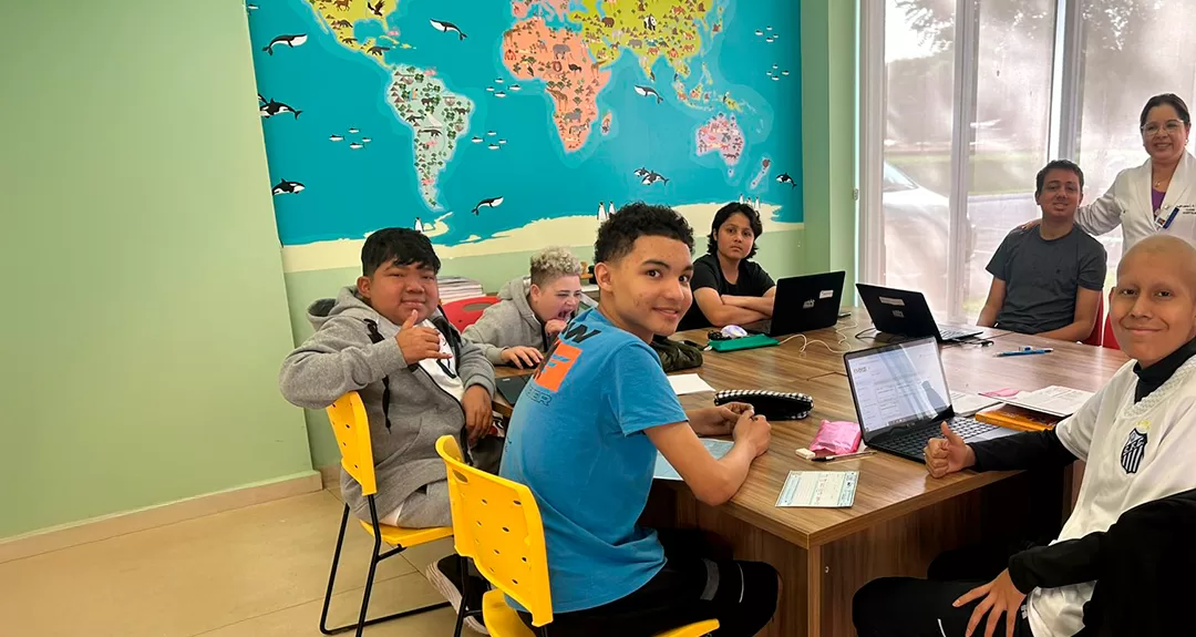 O amor que ensina: Hospital de Amor oferece aulas em classe hospitalar